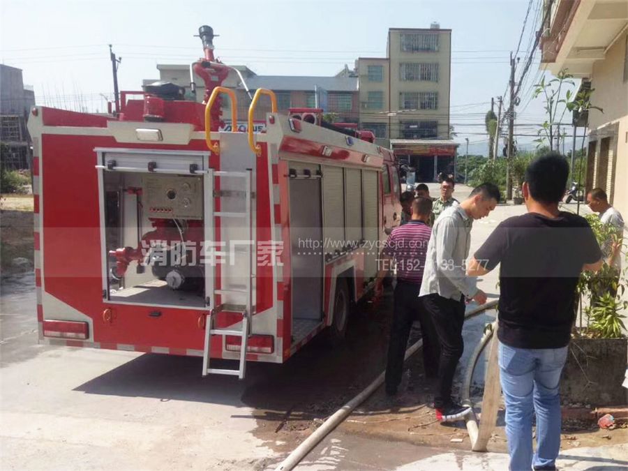 東風4噸水罐消防車 東風4噸水罐消防車