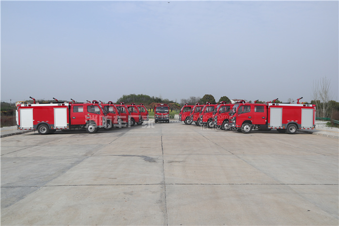 東風2.5噸水罐消防車 東風2.5噸水罐消防車